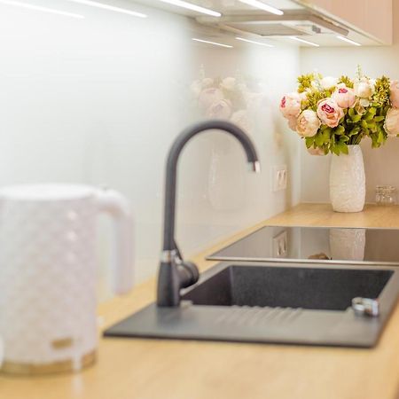 Royal Manu Apartment Netflix Лодзь Экстерьер фото
