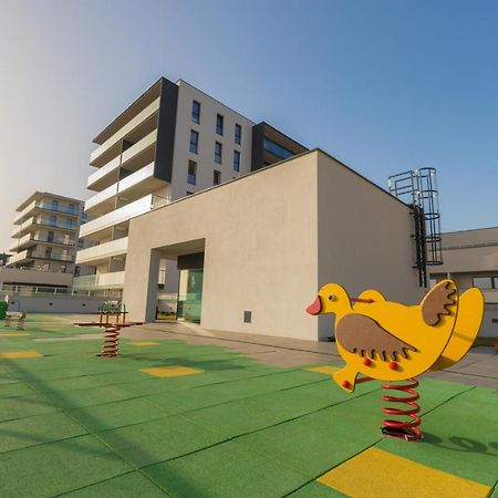 Royal Manu Apartment Netflix Лодзь Экстерьер фото