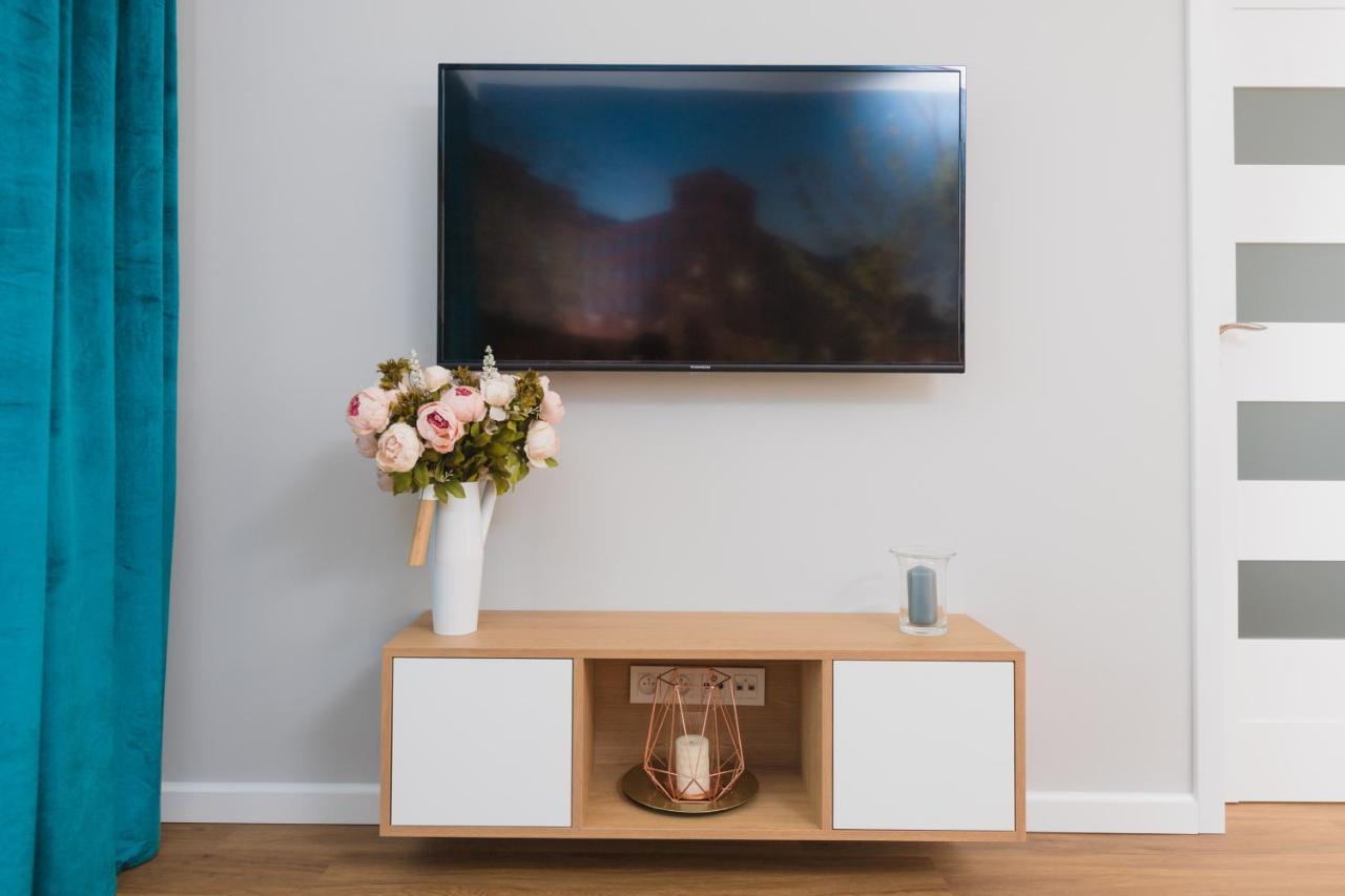 Royal Manu Apartment Netflix Лодзь Экстерьер фото